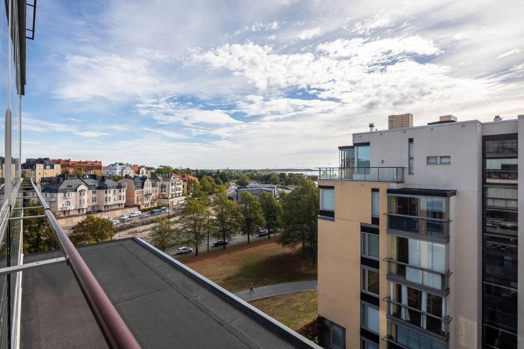 Spacious Home With Four Terrace, Sauna, Sea View 赫尔辛基 外观 照片