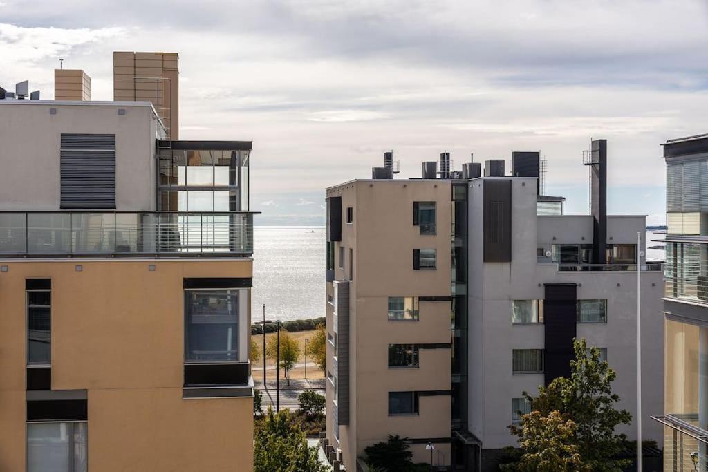 Spacious Home With Four Terrace, Sauna, Sea View 赫尔辛基 外观 照片