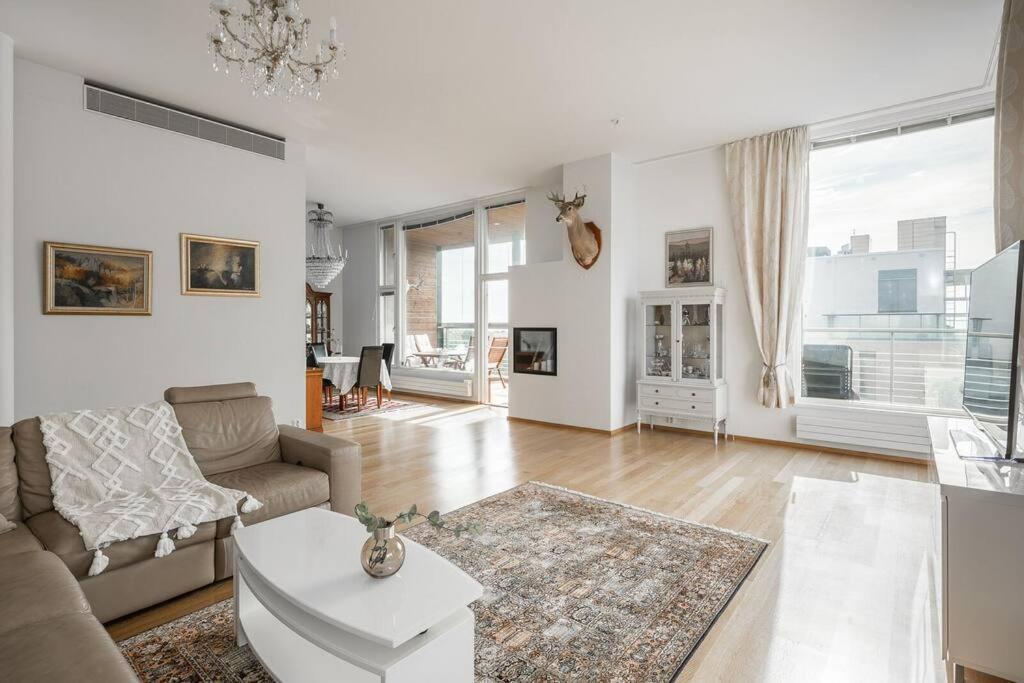 Spacious Home With Four Terrace, Sauna, Sea View 赫尔辛基 外观 照片