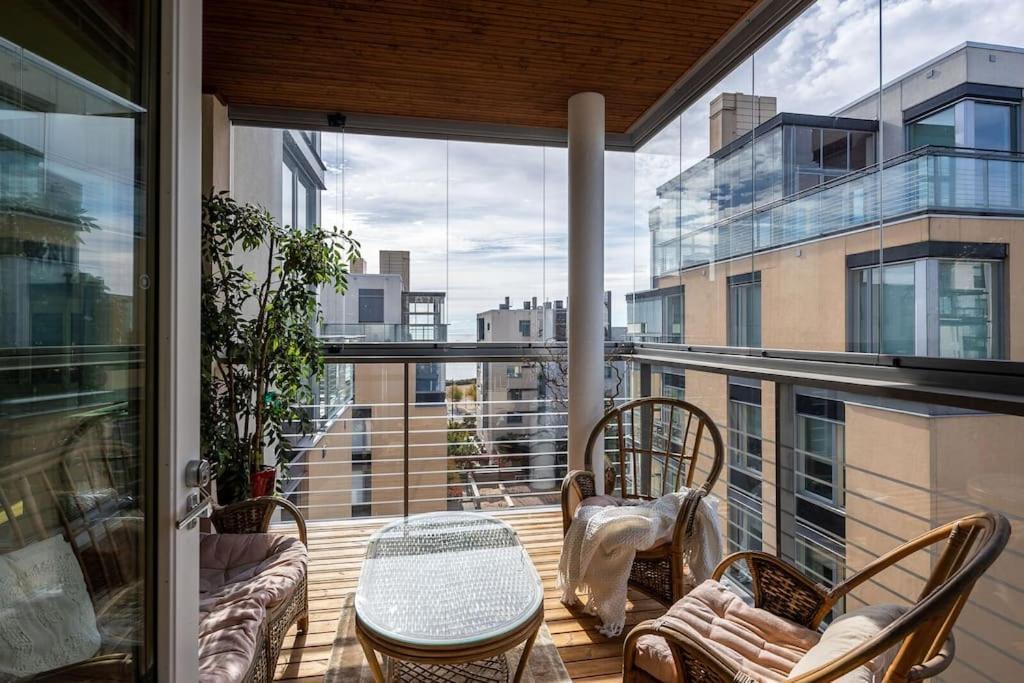 Spacious Home With Four Terrace, Sauna, Sea View 赫尔辛基 外观 照片
