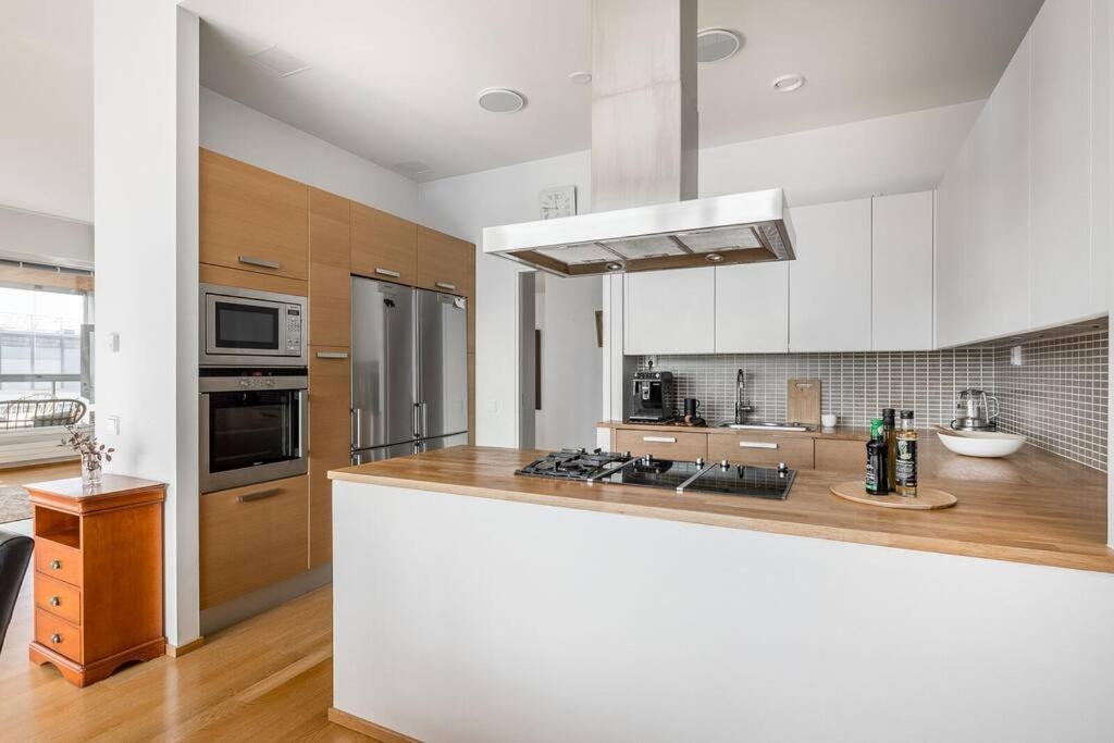 Spacious Home With Four Terrace, Sauna, Sea View 赫尔辛基 外观 照片