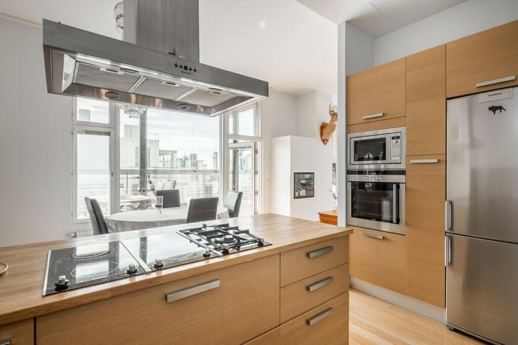 Spacious Home With Four Terrace, Sauna, Sea View 赫尔辛基 外观 照片