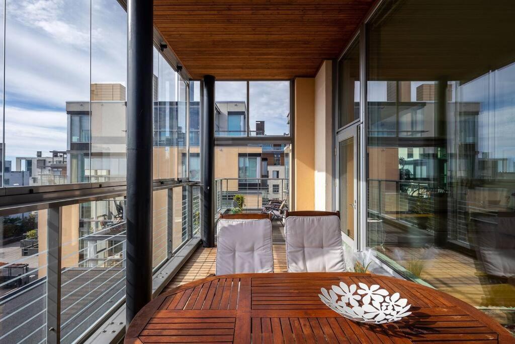 Spacious Home With Four Terrace, Sauna, Sea View 赫尔辛基 外观 照片